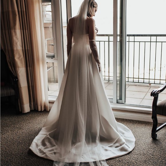 Silk Organza Ballgown w. Slit by Something blue - Picture 3 of 9